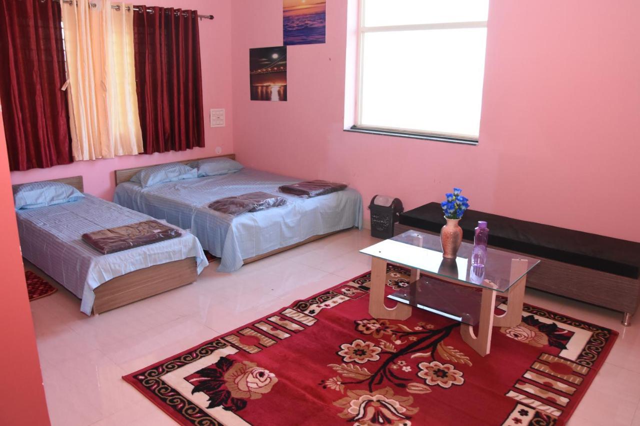 דהרוואד H P Homestay מראה חיצוני תמונה